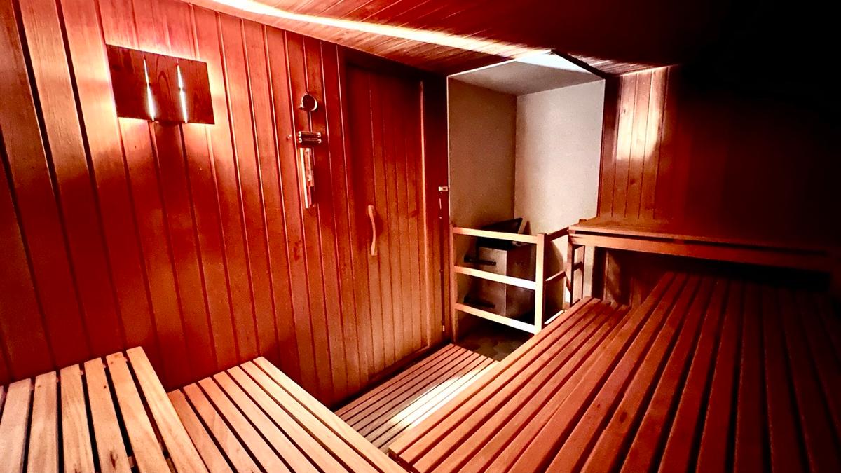 Sauna mit gemütlichem Licht